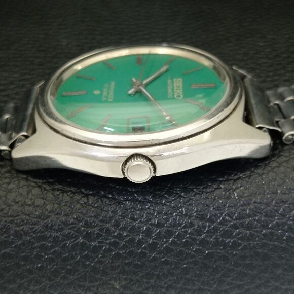Vintage 1982 Seiko Automatic Mens Silver Watch W/daydate & Green accents - Picture 5 of 10